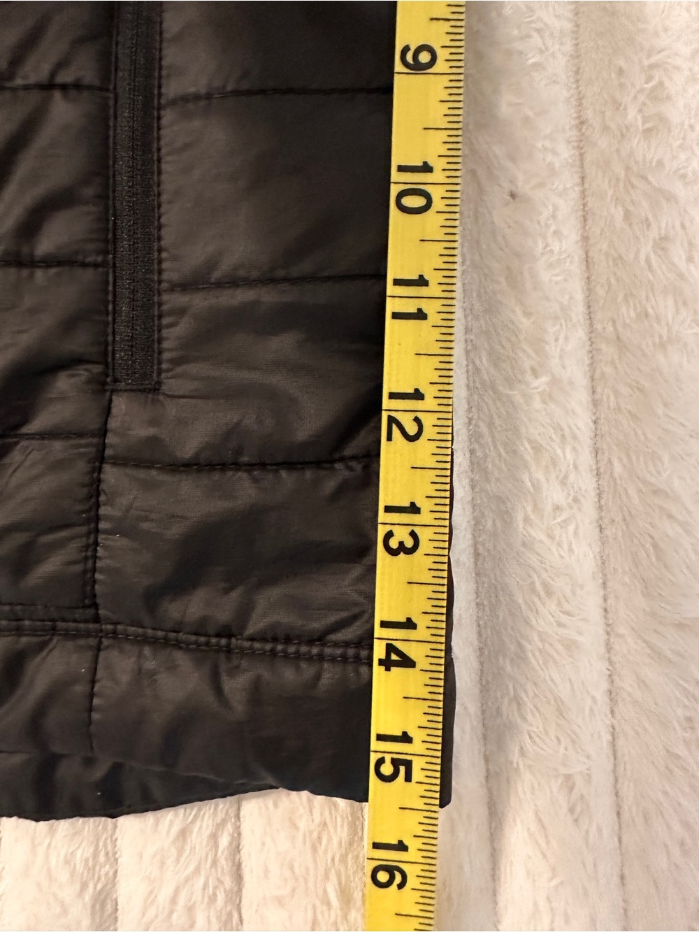 Patagonia Black Quilted Vest with Logo Patch - Picture 9 of 9